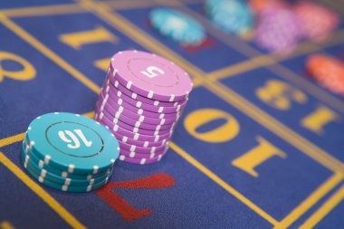 ligavip mobile app interface showing live-dealer table selection and betting controls