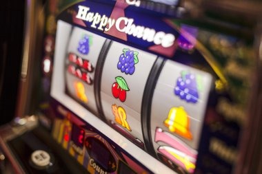 Live roulette table with dealer and betting interface on ligavip